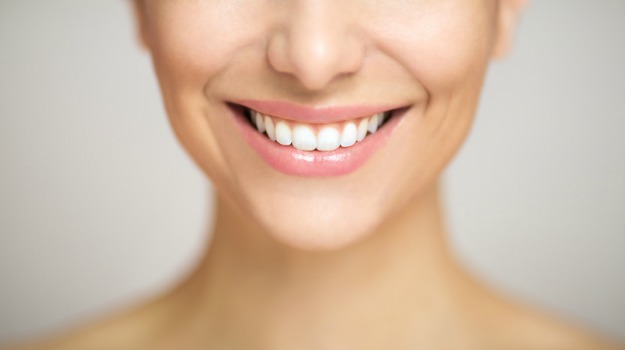 MITOS  Y VERDADES SOBRE EL BLANQUEAMIENTO DENTAL